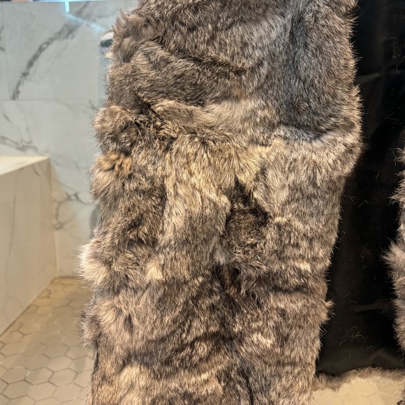 Surell 100% Rabbit Fur Vest - grey colouring - Sz small - zipper front - Picture 6 of 7